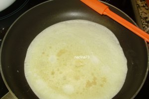 Clatite cu frisca si nuca