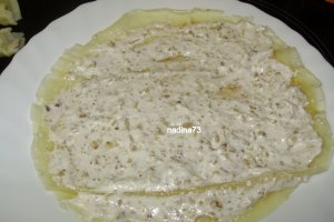 Clatite cu frisca si nuca