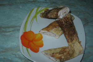 Clatite cu frisca si ciocolata alba