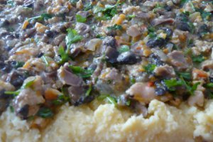 Rulada de cartofi cu carne tocata si ciuperci