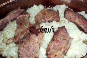 Ceafă de porc marinată cu orez la cuptor
