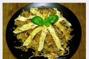 Nasi Goreng sau reteta indoneziana de orez calit cu carne, legume si oua
