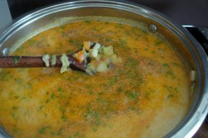 Ciorba de varza dulce, cu afumatura, reteta traditionala pentru o masa delicioasa si satioasa