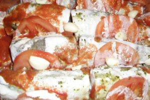 Merluciu cu legume in vas roman la cuptor