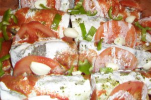 Merluciu cu legume in vas roman la cuptor