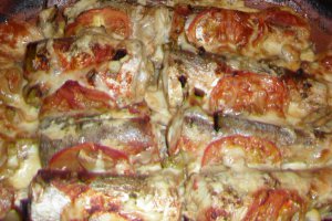 Merluciu cu legume in vas roman la cuptor