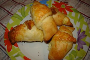 Cornuri din aluat cu iaurt, dospit la rece