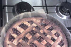 Tarta cu dulceata si nuci