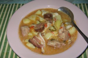 Mancare de cartofi cu carne de porc