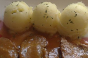Muschi de vita in sos de legume