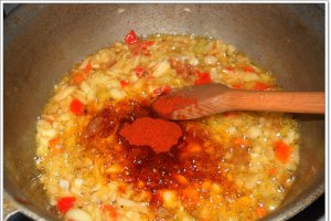 Papricas de pui cu galuste de faina - reteta traditionala de familie