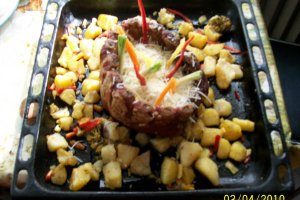 Coronita de purcel cu legume la cuptor