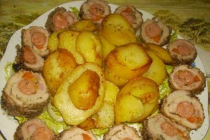 Rulada de porc in crusta de nuci, alune si migdale,
