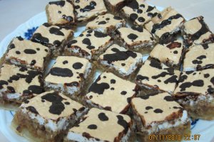 Prajitura cu mere si bezea dalmatiana