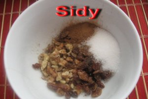 Tort de mere cu nuca si frisca