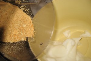 Tarta cu crema de lamaie si bezea