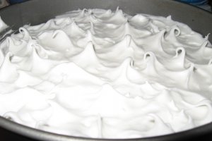 Tarta cu crema de lamaie si bezea