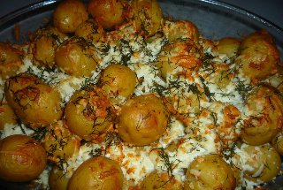 Cartofi noi cu feta si marar la cuptor