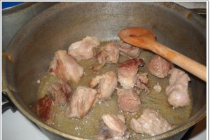 Tocanita munteneasca cu carne de porc