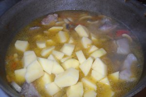 Tocanita munteneasca cu carne de porc