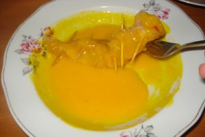 Rulouri de pui cu cascaval afumat si sos tzatziky