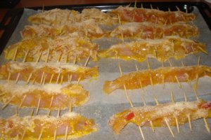 Rulouri de pui cu cascaval afumat si sos tzatziky