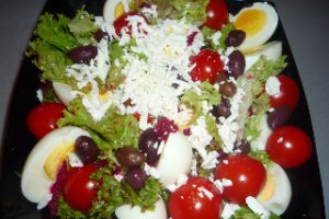 Salata bulgareasca cu rosii cherry