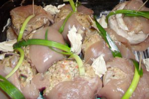 Ciuperci umplute,invelite in piept de pui