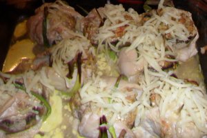 Ciuperci umplute,invelite in piept de pui