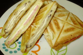 Sandwich-uri  calde cu vinete pane sau cu   mozzarella