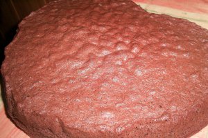 Tort cu trandafiri (cu crema mascarpone si jeleu de afine)