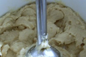 Tartine cu branza si crema de fasole