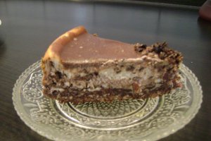 Tort  de ciocolata "Dots" cu visine din alcool