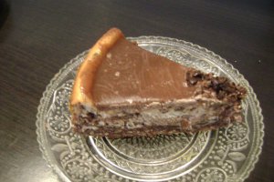 Tort  de ciocolata "Dots" cu visine din alcool