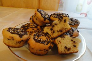 Briose simple cu ciocolata