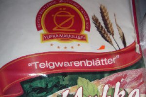 Placinta cu foi Yufka, branza sarata si nuci prajite