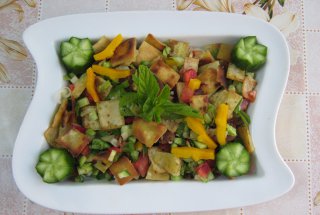 Fatuş - Salata de paine ( de post)