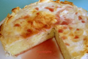 Placinta cu paste si sos de vin rosu