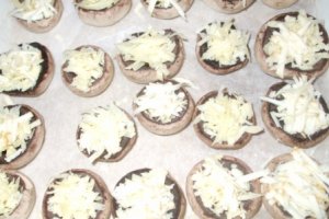 Ciuperci umplute si salata de spanac