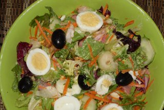 Salata bulgareasca cu piept de pui