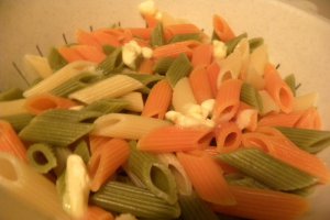 Penne cu sunca si sos de masline si capere