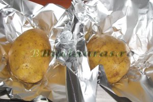 Cartof copt cu somon afumat si avocado