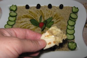 Salata de vinete cu pasta de susan- Mutabal betinjean –specifica tarilor arabe