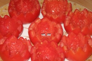 Rosii umplute cu salata de icre "afumata"