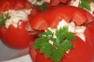 Rosii umplute cu salata de icre "afumata"
