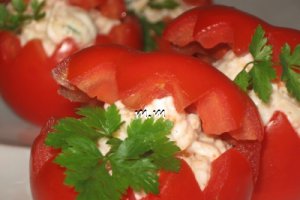 Rosii umplute cu salata de icre "afumata"