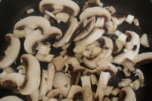 Pennoni cu sos de carne si ciuperci