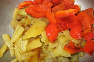 Mancarica de pui cu ardei copti