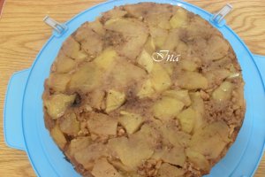 Tort cu mere, scortisoara, nuca si ciocolata