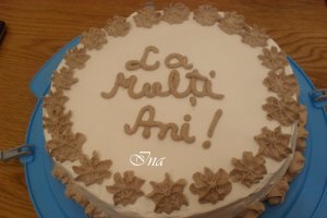 Tort cu mere, scortisoara, nuca si ciocolata